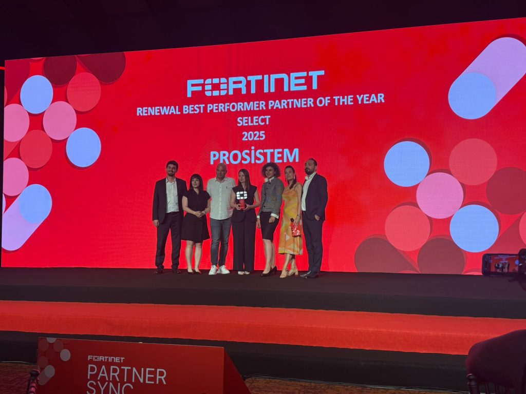 Pro Sistem'in Fortinet 2025 Renewal Best Performer Partner of the Year Select ödül töreni